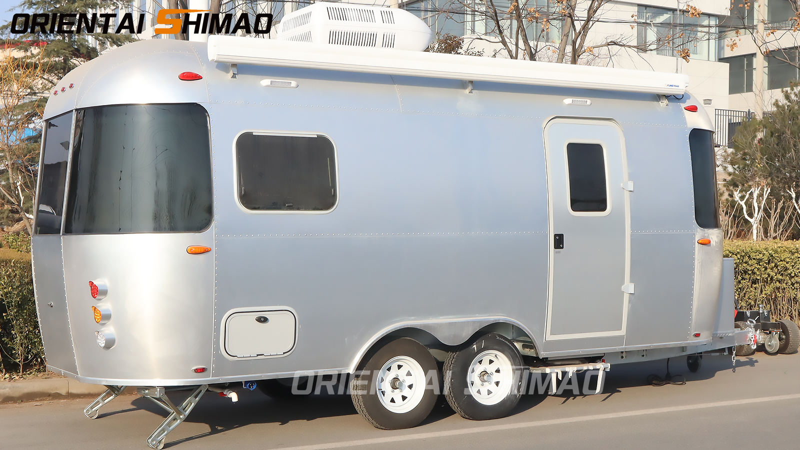RV Trailer-Мала каросерија, голем простор.